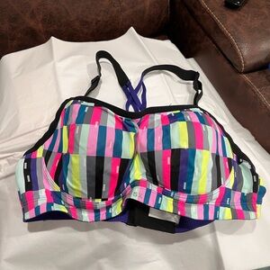 👏Victoria's Secret Multicolor Striped Sports Bra